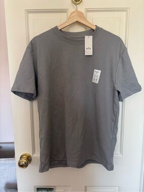 NWT HOLLISTER EVERYDAY TEE